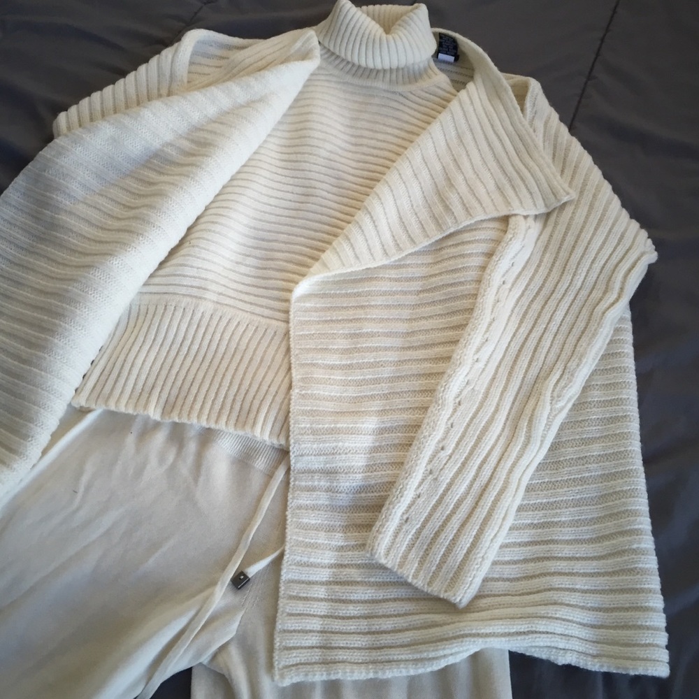 Sweater set color of white